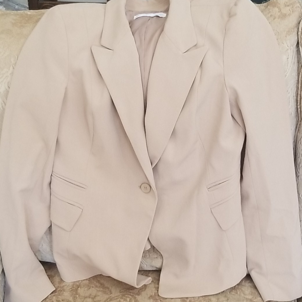 Suit. New York & Copany stretch beige.